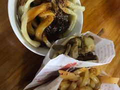 锅魁夹卤肉-洞子口张老二凉粉(文殊院店)