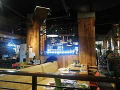大堂-洪氏嗨捞·广东猪肚鸡·椰子鸡火锅(西咸万象城店)