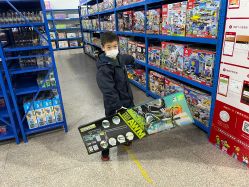 -逝水玩具折扣店