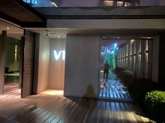 -The ROOF (通盈中心店)