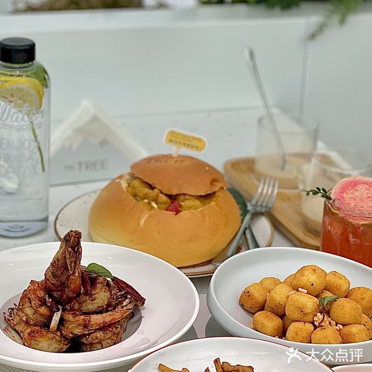 老牌网红餐厅太原街创始店重装简直太美了～