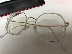 -MiRi眼镜连锁·蔡司·尼康控优点合作店(莘庄店)
