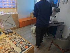 -天空之镜眼镜店蔡司依视路配镜授权零售店(望京颐堤港店)