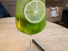 青提气泡水-玲婧胡同·生日蛋糕·餐厅(嘉里城店)