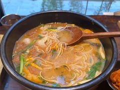 -银米·云南传统过桥米线(双廊黑金冠店)