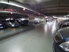 -百联又一城停车场