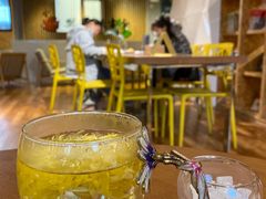 -新华里咖啡书吧(新华书店小寨店)