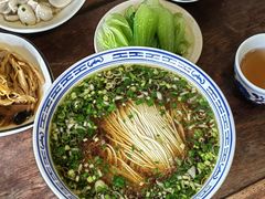 红汤底-同得兴 Since·1995 传统苏式面馆(嘉馀坊店)