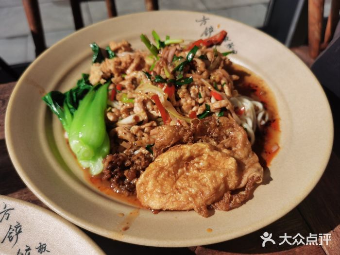 方铲铲·成都板凳面(滨江银泰店)图片