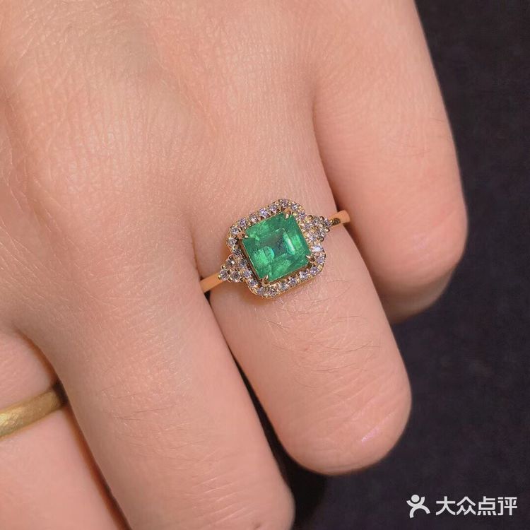 祖母绿戒指