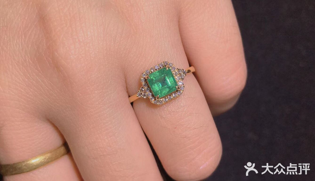 祖母绿戒指