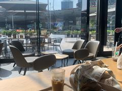靠窗位-星巴克臻选(上海合生汇1F店)