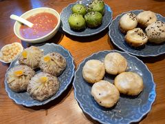 红豆沙鸡头米-鑫震源·苏式大虾生煎(山塘街店)