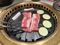 -蚂蚁洞·烤肉大营地(上海静安大悦城店)