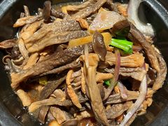 干锅鹿茸菇-吕氏疙瘩汤·新派鲁菜(济南万象城店)