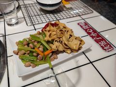 -喜悦小串丹东小黄牛海鲜烧烤大排档(民主广场店)