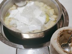 -喃喃椰·糟粕醋·椰子鸡火锅(七堡花园店)