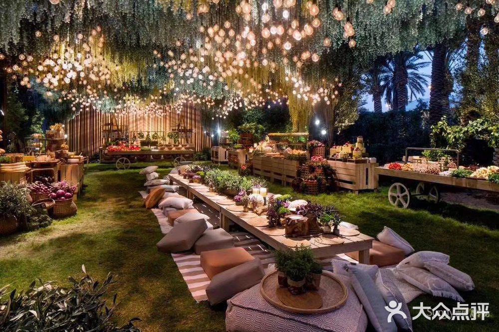 迪拜海边水晶森系派对为了打造这场在海边别墅举行