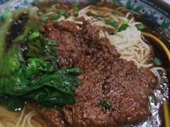 红烧猪扒汤面-食惠里小笼包面馆(越秀店)