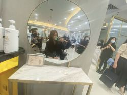 点击看大图 -八佰伴8008星级形象店