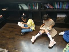 -钟书阁(松江泰晤士小镇店)