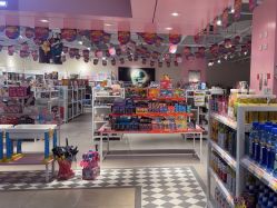 -嗨本可潮玩仓(大兴大悦春风里店)