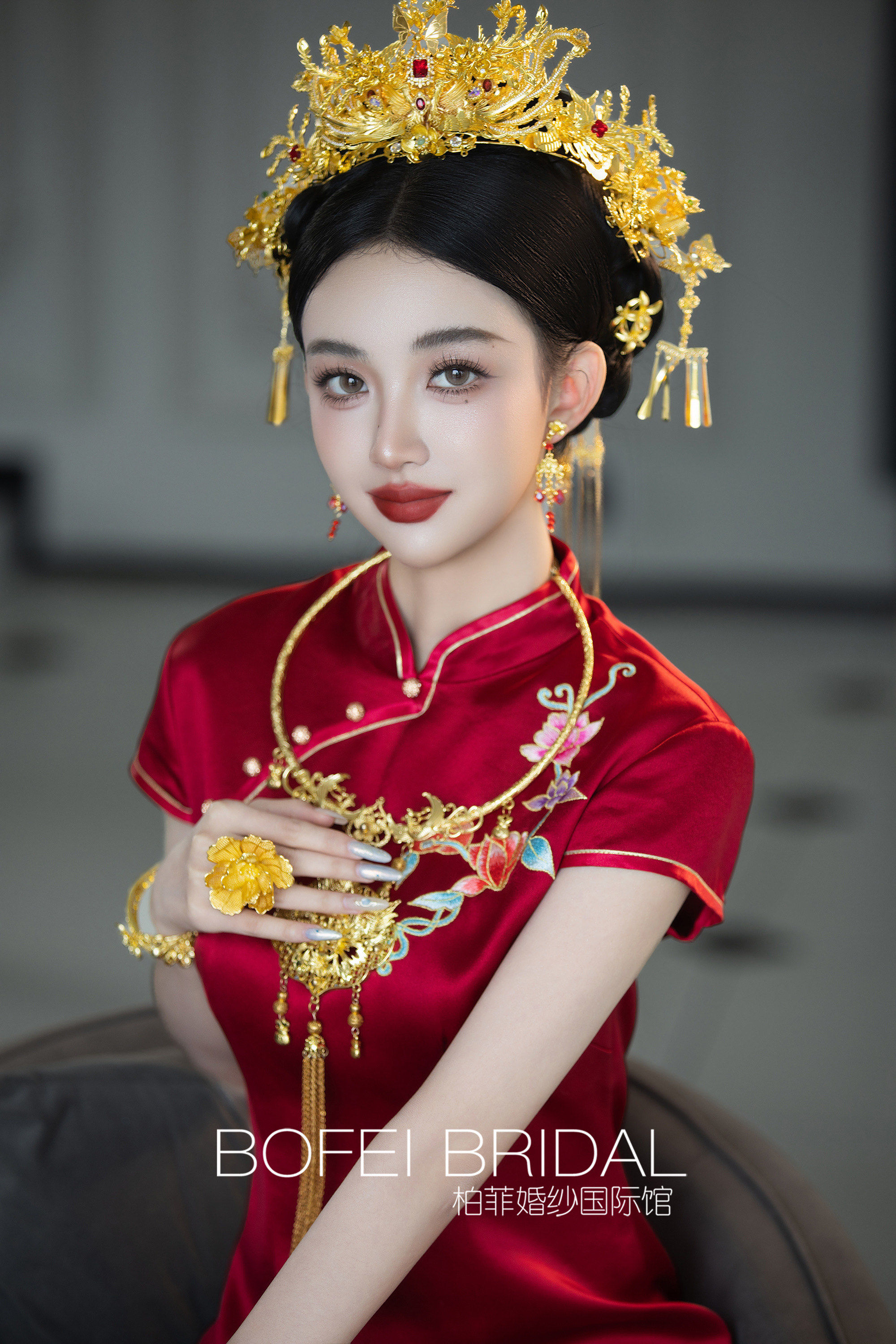 没人告诉我旗袍搭配凤冠这么美啊‼️