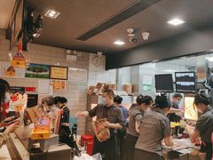 -麦当劳(上海虹桥站30B检票口楼上)