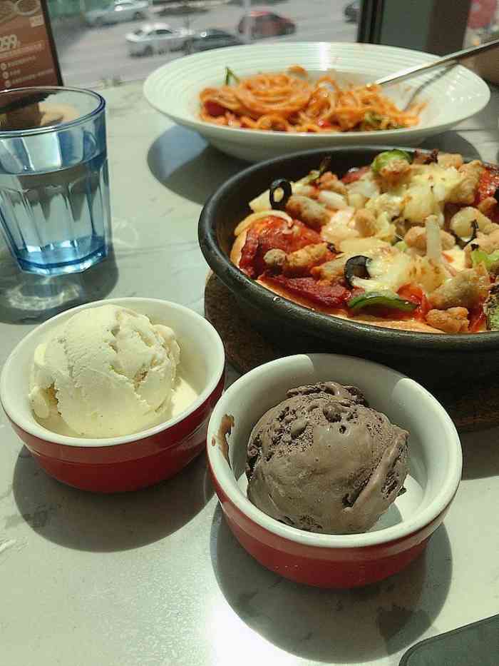 必胜客(凯德壹中心店)-"带着儿子来必胜客过六一儿童节啦!11:0.