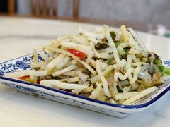 芦苇根炒咸菜肉丝-品鲜村农家菜·阳澄湖大闸蟹(总店)