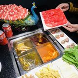 牛老捞火锅｜四宫格锅底，满足多口味的你💋