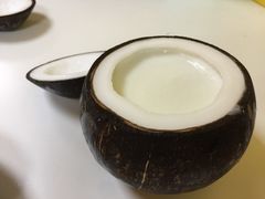 -志龙皇冠吃货椰子铺