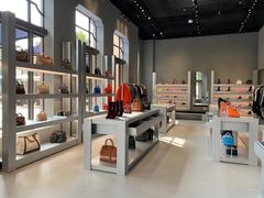 -BALENCIAGA(比斯特苏州购物村店)