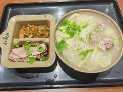 -亮亮面馆(经六路店)