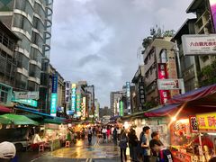 -六合夜市