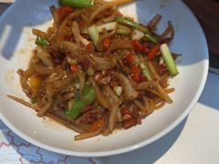 -阿瓦山寨·湘菜现炒·剁椒鱼头王(咸阳总店)