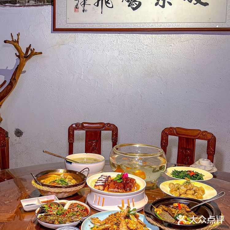 江北藏了个 小岭南 ！这家粤式庭院餐厅美到窒息！