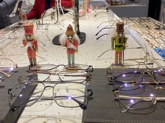 -宏宇眼镜蔡司依视路折扣店(兆佳眼镜城店)