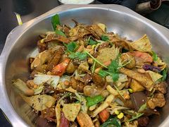 -愉肴麻辣香锅(中北镇店)