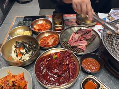 -草家酱蟹炭火烤肉店(珲春南路二店)