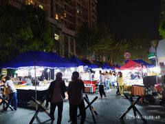 -吴山路夜市