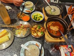 -何妹湿辣牛肉·粤式烧烤砂煲(桂雅路店)