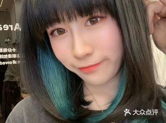 你要问我当下最流行什么样的发型，什么样的颜色跟什么样