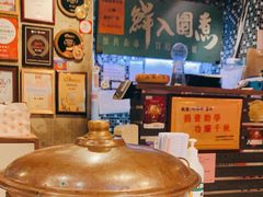 大堂-鲜入围煮花胶鸡海鲜火锅