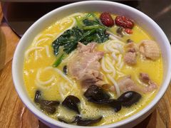 金汤花胶鸡米线-云海肴云南菜·蒸汽石锅鱼(北京良乡华冠店)