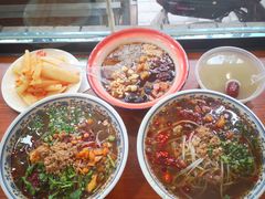 -爆炸头阿姨小四川正宗川味小吃(无任何分店)