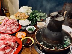-洞庭洲·防空洞火锅·烧烤·铜锅涮肉(新百广场店)