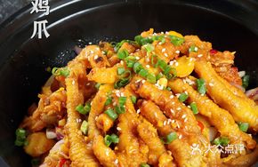 Golden Garlic Braised Chicken Feet