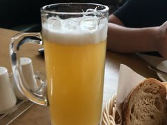 小麦啤酒-普兰达德国餐厅·德式脆皮烤猪肘·自酿啤酒(观唐店)