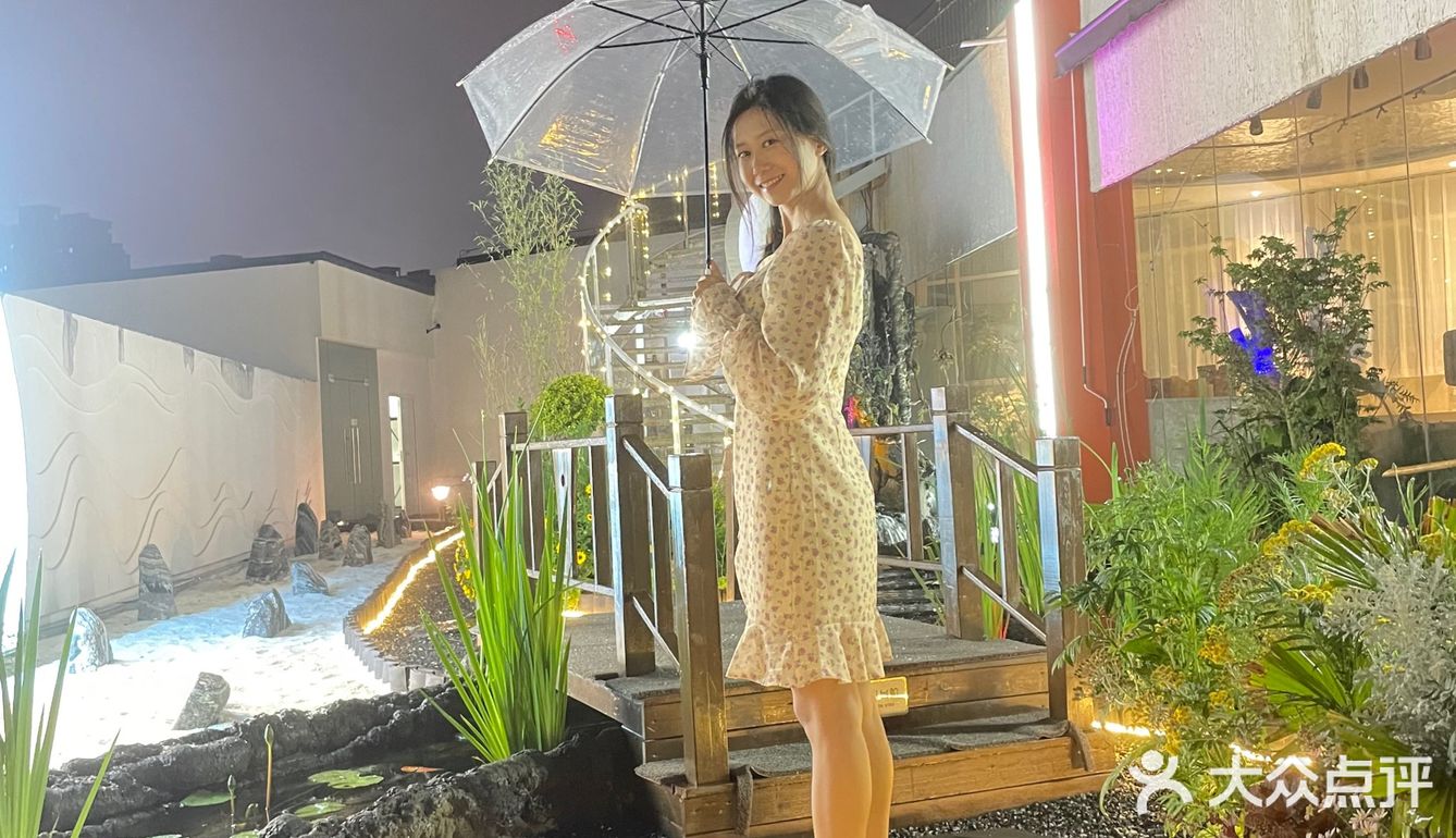 顶楼的花园餐厅，景观布置超级棒